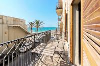 Mamad 2BR Beachside Sea Views by SeaNRent - B&B Tel Aviv