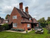 Stables Cottage by Group Retreats - B&B Salisbury