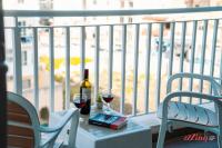 A Stylish St Paul's Holiday Home with City Views - Chambres d'hôtes San Pawl il-Bahar