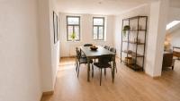 zentrale Lage - Apartment mit 6 Einzellbetten Boxspring, Wohnzimmer, Essbereich, WIFI, Smart TV, Küche, 24h Check-In - B&B Chemnitz