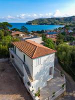 Villa Viola Rooms, a 200mt dalla spiaggia di Procchio - B&B Procchio