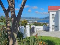 Westhill Guesthouse, Balcony with lagoon view, pool, close to centre, quiet - B&B Knysna