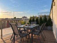 Rooftop Apartment for 6, Air Conditioning, Rooftop Terrace, Metro U3 - Ferienwohnung Wien