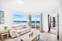 Immaculate Beachfront Views, Pool, Spa, Parking - Ferienwohnung Gold Coast