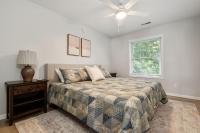 Modern Luxury Condo Walk to Notre Dame 2BR2BA - B&B South Bend