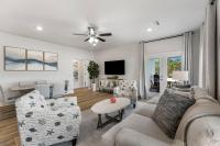 4BR Coastal Stay w MIL Suite & Golf cart, Walk to Beach & Dining - Ferienwohnung Port Saint Joe