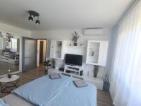 Zafír Garzon - B&B Győr