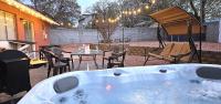 Hot Tub-Boat Parking-SUPs-Fire Pit-Ping Pong-WD-Coffee Bar - Chambres d'hôtes Page