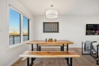 Single Detached Full House with Ping Pong King Bed and Garage - Chambres d'hôtes Edmonton