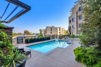 The Sunset Retreat - Stylish Resort-Style Flat - B&B Los Angeles
