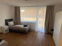 Goldstar 4 Zimmer Wohnung Hannover Sehnde mit Balkon und Garten - B&B Sehnde