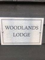 Luxury Woodlands Lodge with Hot Tub courtyard - Chambres d'hôtes Firsby