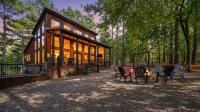 Happy Hours - hot tub fire pit coziness - B&B Broken Bow