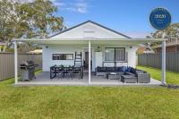 Serendipity Stays Jervis Bay - 5 Mins Walk to Beach - B&B Sanctuary Point