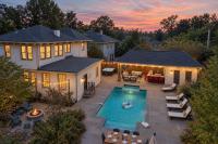 Pool Outdoor TV Fire Pit Game Room - B&B Memphis