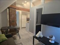 Niagara Falls Home - Private Deck - Quick Walk to Falls - King Suite - B&B Niagara Falls