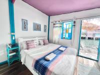 Deluxe Double Room with Side Sea View