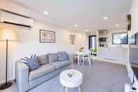 Central Gloucester Escape Stylish 2BR Townhouse - Bed and Breakfast Christchurch