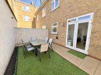 3-Bedroom House in Leyton near Stratford with 3 Bathrooms, Garden, Parking & WiFi - B&B Londra