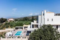 Free Breakfast at Oak Luxury villa with heated pool, Playground and Pool table - Chambres d'hôtes Tría Monastíria