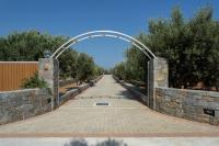 Villa Of the Hill with Heated Pool, BBQ & Kids Playground - Chambres d'hôtes Kavoúsi