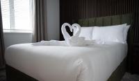 Boutique Salthill Apartment with Sea Views Sleeps 2 - B&B Galway