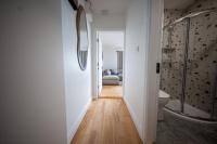 Boutique Salthill Apartment with Sea Views Sleeps 2 - B&B Galway
