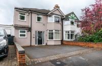 Spacious 5 Bedroom, 2 Bath House with free parking and POOL TABLE, near Solihull, NEC & Bham Airport - B&B Birmingham