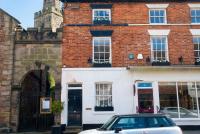 Rooftop One-Bedroom Apartment Near East Midlands Airport - B&B Castle Donington