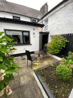 Great house for 5, towncentre near Carrowbeg River - B&B Westport