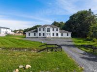 NEW Indoor lounge pool, hot tub, Glamping, karaoke - B&B Tobyhanna