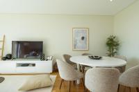 Sunlight Breeze - Modern Pool Haven by LovelyStay - B&B Funchal