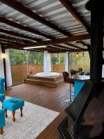 Deck com hidromassagem junto à natureza - B&B São Francisco de Paula