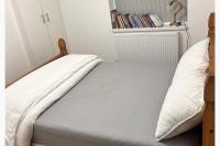 Pottery District 1-Bed Apt Sleeps 3 & WiFi - B&B Stoke-on-Trent