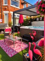By Lushlets - Hen, Stag, Rugby, & Group Accommodation caters for 60 plus guests ask! - B&B Cardiff