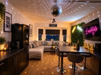 By Lushlets - Hen, Stag, Rugby, & Group Accommodation caters for 60 plus guests ask! - Bed and Breakfast Cardiff