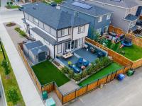 Large Luxury Home Featuring Entertain Room with Karaoke Air Hockey and Pool Table - B&B Calgary
