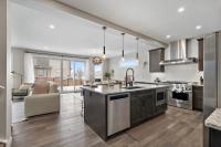 Large Luxury Home Featuring Entertain Room with Karaoke Air Hockey and Pool Table - Chambres d'hôtes Calgary