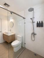 Palm Noir Modern Luxury Escape with a Resort Vibe - Bed and Breakfast Kingston