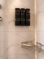 Palm Noir Modern Luxury Escape with a Resort Vibe - Bed and Breakfast Kingston