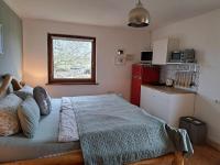 Doppelzimmer mit Bad und Kochnische, Bauernhof - Chambres d'hôtes Auhausen