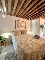 Independent Venice Studio with outdoor patio - B&B Venecia
