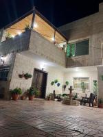 the old house - Bed and Breakfast Qīr Moāv