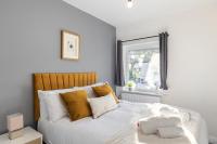 Spacious 6BR London Home Sleeps 18 Near Tube - B&B London