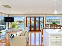 Stylish 3BR Lake - front House - B&B Encounter Bay