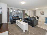 Oversized 2 bed with Terrace and Free Parking - Stroll to HSW - B&B Brisbane