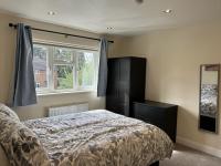 3 bed property with off-street parking and garden - Chambres d'hôtes Kidsgrove