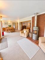 Home Comforts in Peaceful 2 Acres - B&B Inverness
