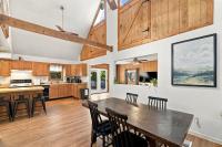 Group-friendly cabin w hot tub & deck - B&B Great Cacapon