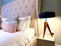 Beautiful 2 Bedroom Apartment - 1 Minute walk to Poole Quay - Great Location - Free Parking - Fast WiFi - Smart TV - Newly decorated - sleeps up to 4! Close to Poole & Bournemouth & Sandbanks - Chambres d'hôtes Poole